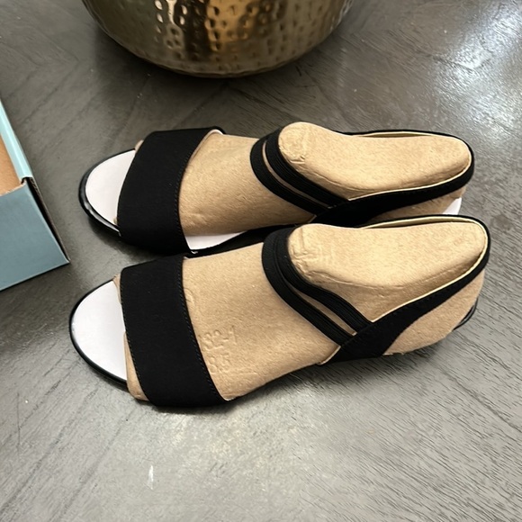 LifeStride Yolo Wedge Sandal - Picture 8 of 10